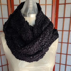 Cozy Chunky Knit Infinity Scarf - Black